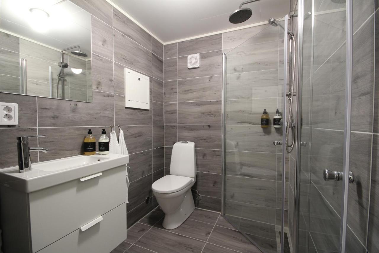 Spacious Two Bedroom Basement Apartment Флом Екстер'єр фото